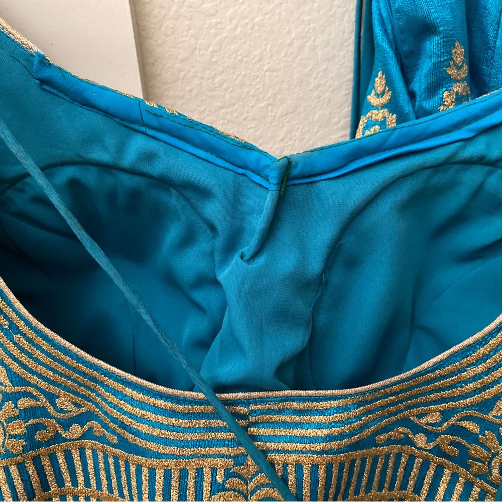 Authentic embroidered imported Indian silk wedding lehenga - Picture 6 of 16